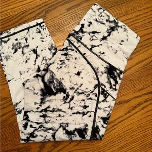 Black and White Marble Capri Length Leggings